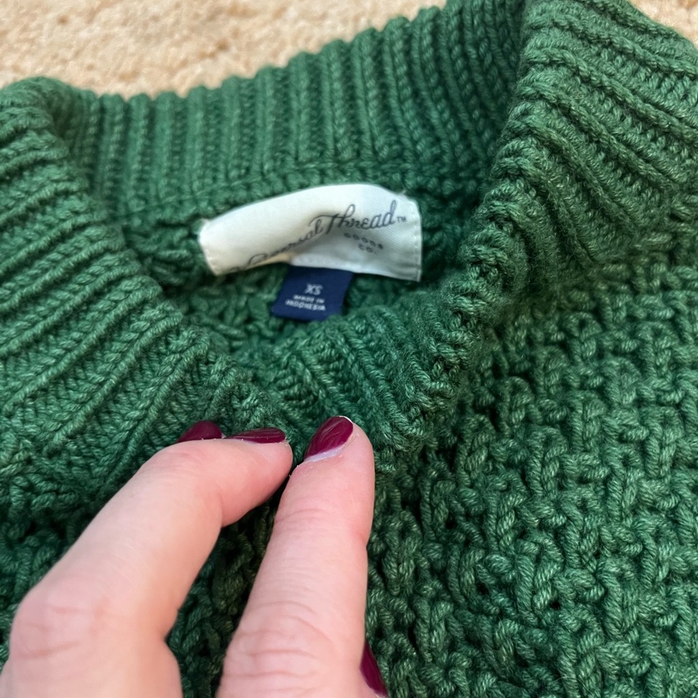 Universal Threads sweater - Picture 2 of 2